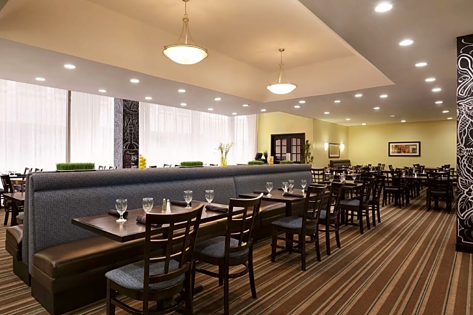 Radisson Hotel Fresno Conference Center – Fresno, CA
