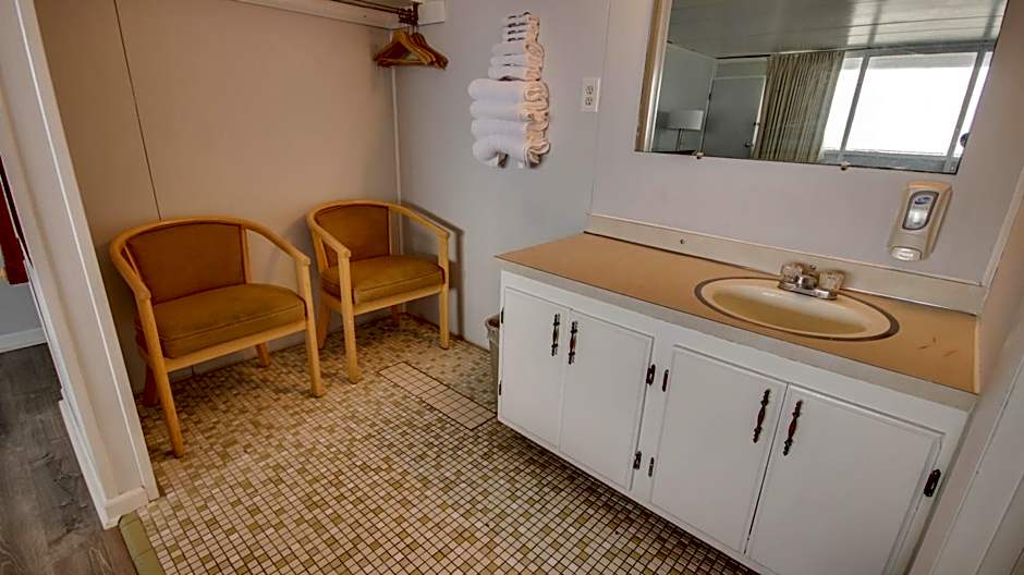 Rideau Oceanfront Motel