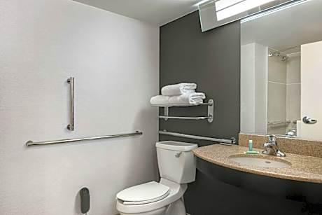 Courtyard by Marriott Hamilton