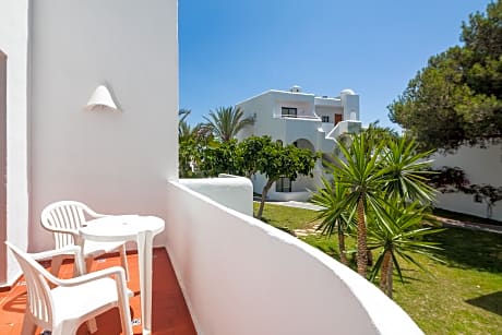 ONE-BEDROOM APARTMENT 3 ADULTS + 1 CHILD