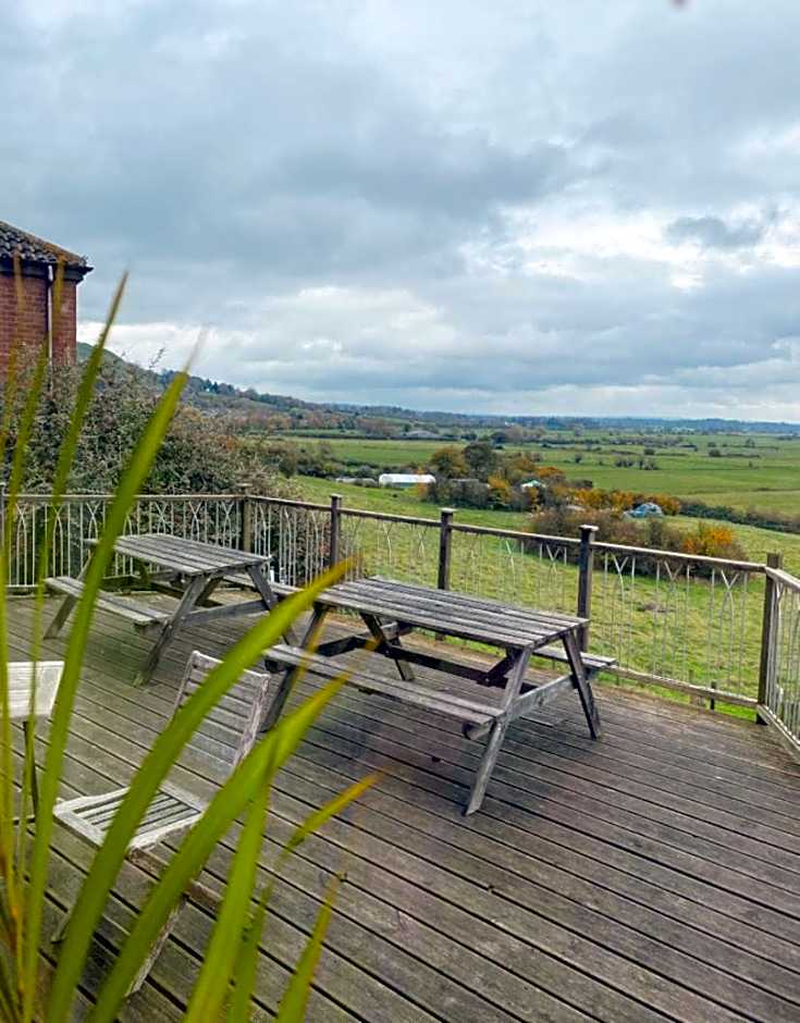 Healing Waters Sanctuary, Peaceful Retreat House, Glastonbury