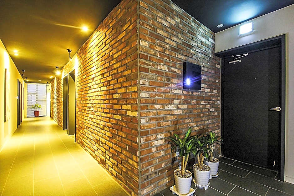 Brown Dot Hotel