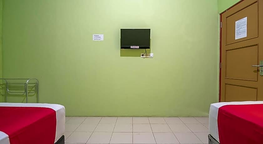 RedDoorz near Kampus UMP Purwokerto