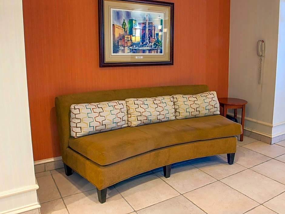 Holiday Inn Express & Suites Buffalo Airport By IHG