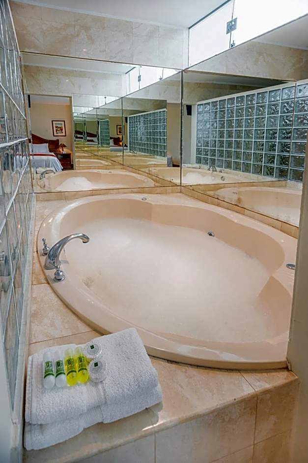 Miraflores Colon Hotel