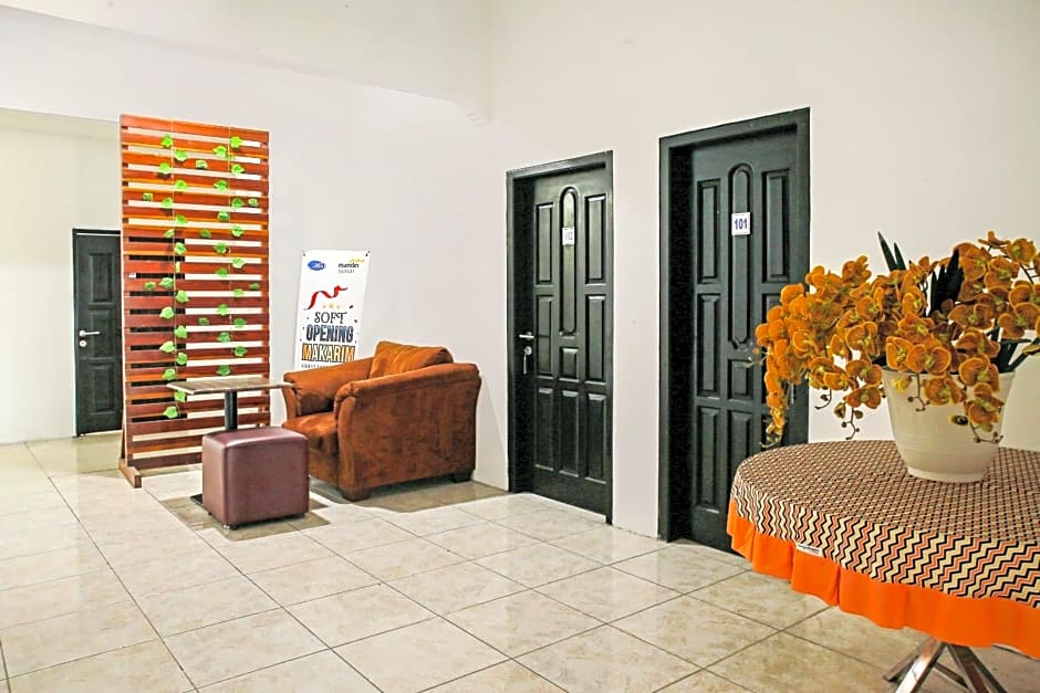 OYO 90221 Makarim Guest House Syariah