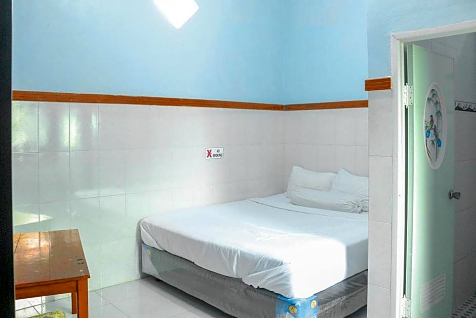 HP Residence Mitra RedDoorz near Alun Alun Kediri