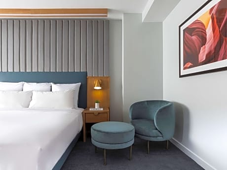 Deluxe King Accessible