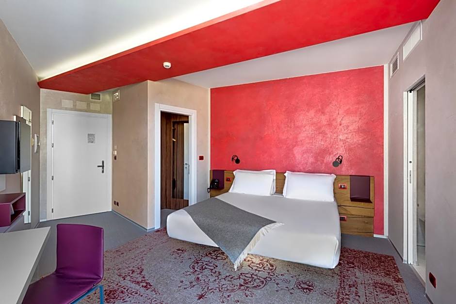 Carrick Hotel