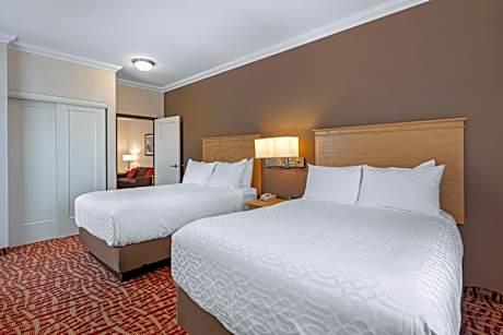 Suite - 1 King 2 Double Beds, Non-Smoking, Two Bedrooms, Sofabed, Kitchenette, High Speed Internet A
