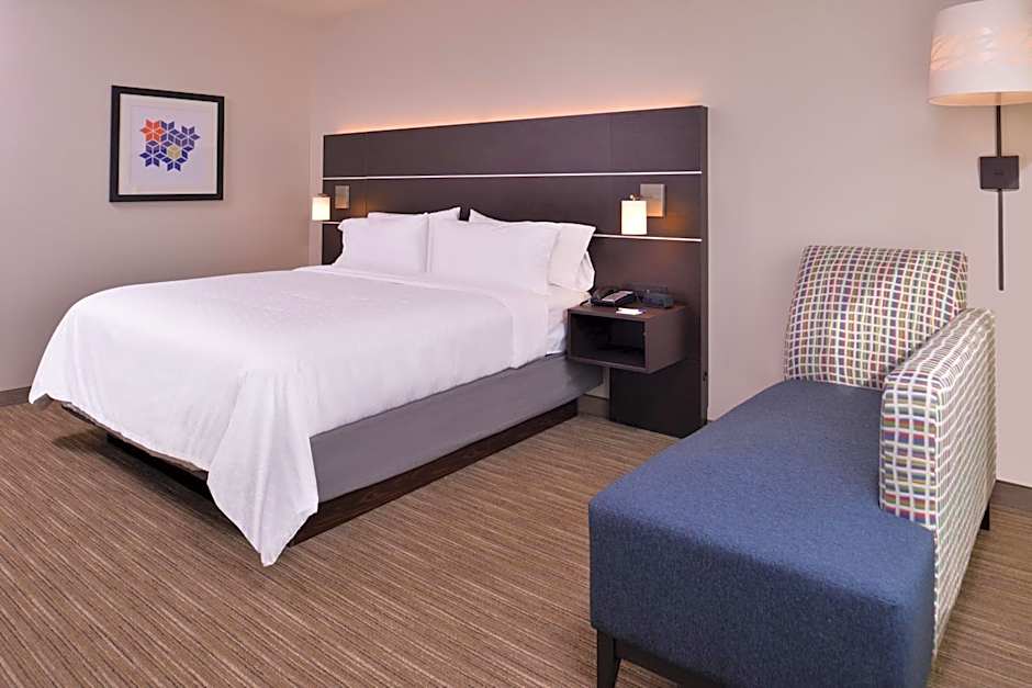 Holiday Inn Express and Suites - Mall of America - MSP Airport By IHG