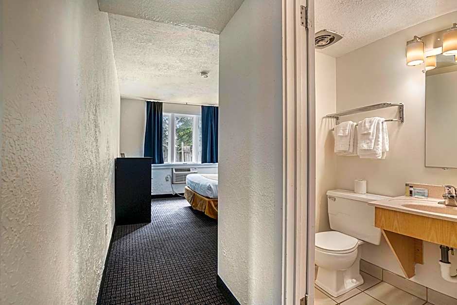 Travelodge by Wyndham Traverse City MI