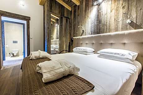 Double Suite with Separate Living Room Area