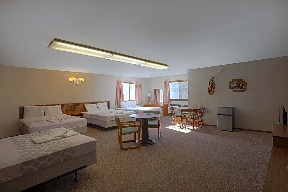 Love Hotels Tomahawk by OYO at Lake Mohawksin WI