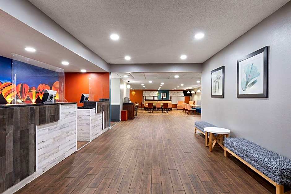 La Quinta Inn & Suites by Wyndham Decatur