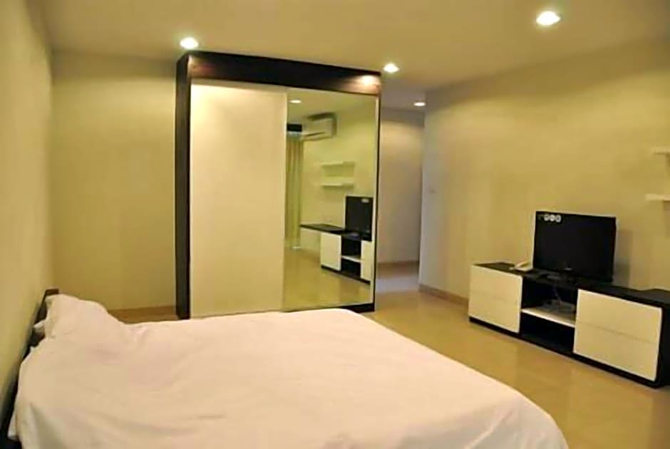 Thongtip Place