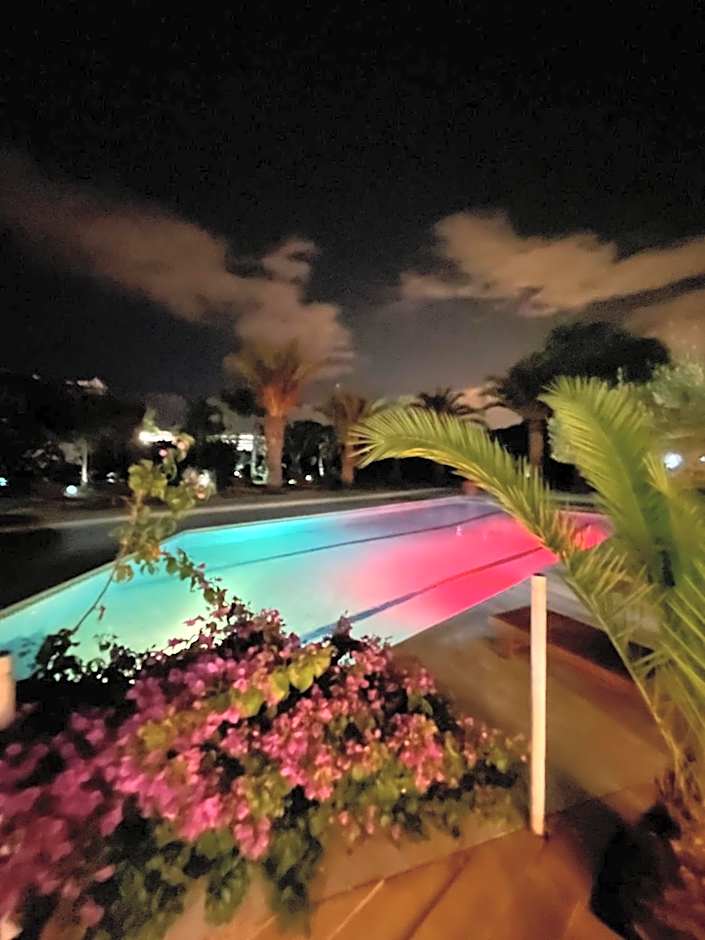 Tropic Hotel
