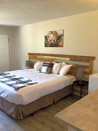 Christina Lake Motel and RV Park