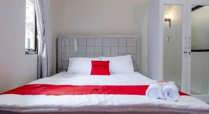 RedDoorz Syariah near Hajimena Lampung