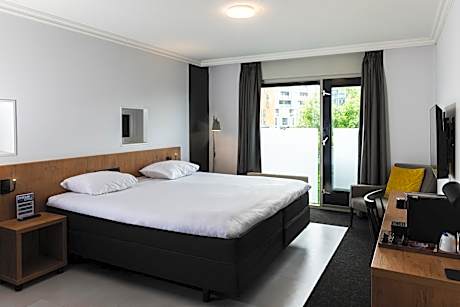 Comfort Double Room - 1 King Bed 32Sqm Free Wifi