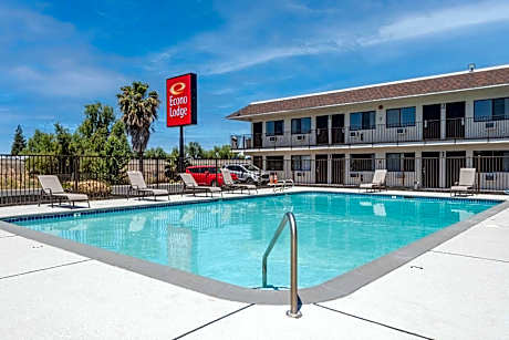 Econo Lodge Stockton near I-5 Fairgrounds