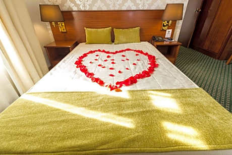Double Room with Romantic Package
