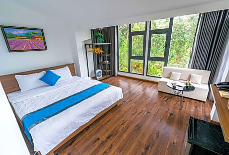 Deluxe King Garden View