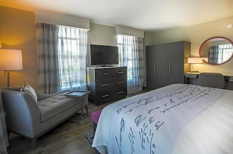 King Room - Hearing Accessible/Non-Smoking