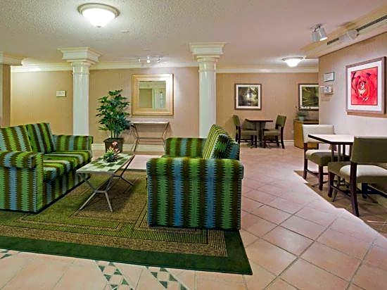 Days Inn & Suites by Wyndham Schaumburg