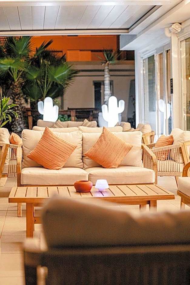 Atlantic Holiday Hotel