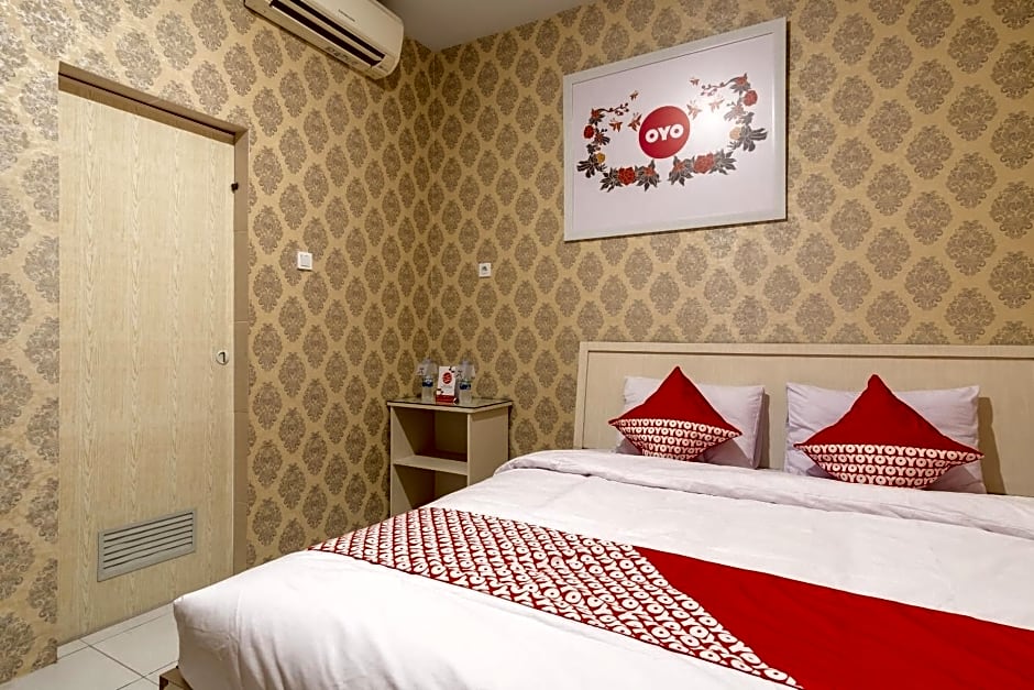 OYO 359 Executive Inn