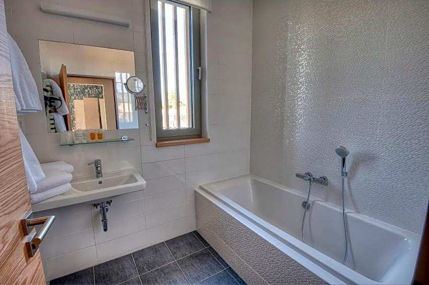 Hotel Vinice Hnanice