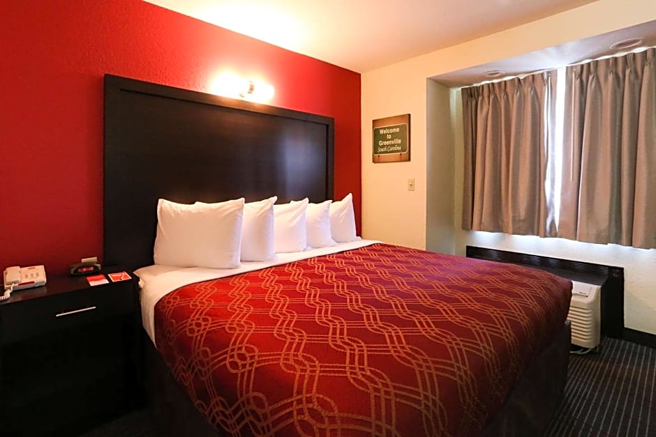 Econo Lodge Inn and Suites Greenville