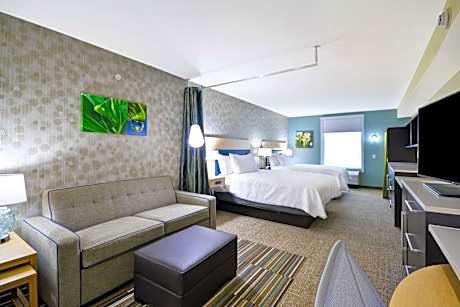 Queen Studio with Two Queen Beds - Non-Smoking