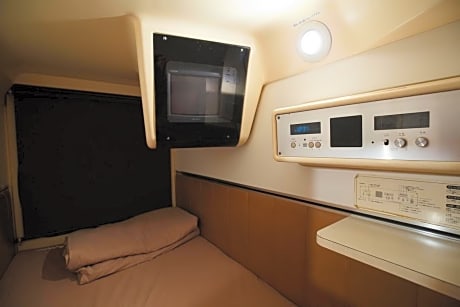 Two Adjacent Capsule Rooms for Male