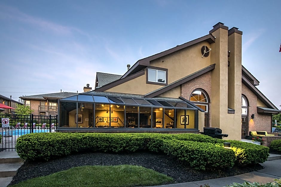 Cloverleaf Suites Columbus - Dublin