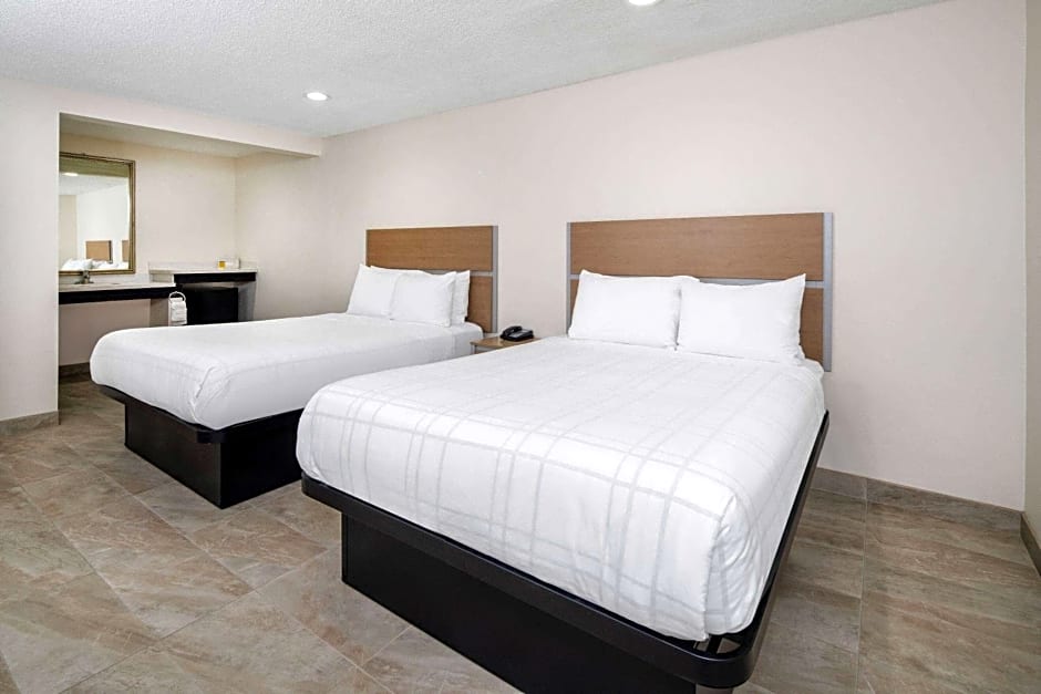 Super 8 by Wyndham Bakersfield CA