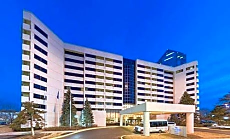 Hilton Suites Chicago/Oakbrook Terrace