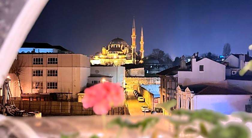 RENOVA OLD CiTY HOTEL
