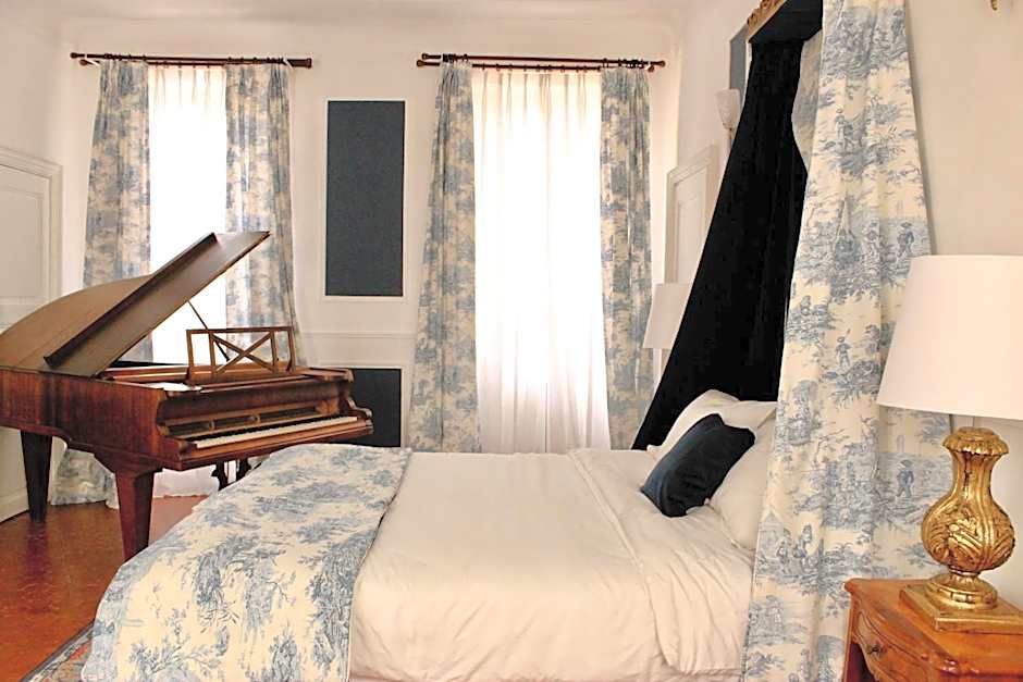 1560- Domaine Des Cinq Jardins- A Magical and Authentic Mansion