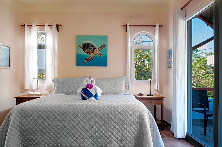 Casa Sonoma - Charming Condos Minutes from Beach & Reef