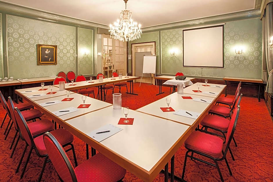 Centro National Frankfurt, Trademark Collection by Wyndham
