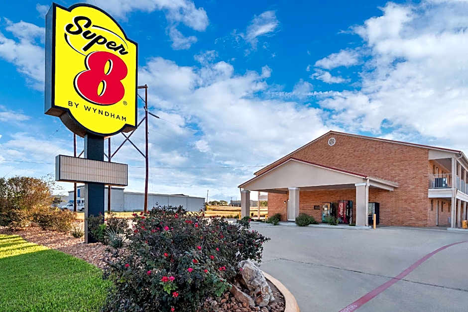 Super 8 by Wyndham Pleasanton