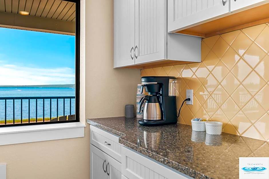 Gold Coast Inn ⁀➷ Breathtaking Sunsets ➠ Standard Lake View Room ➠ 106