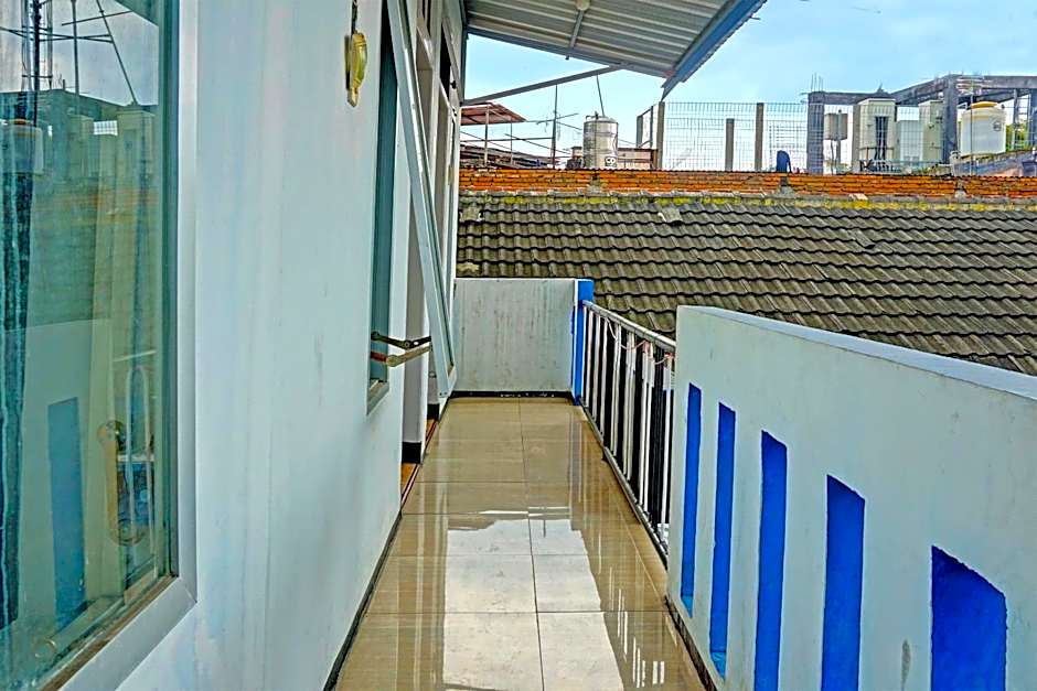 OYO Life 1711 Serayu Sumbersari Residence