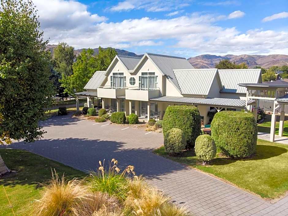 Colonial Manor Motel