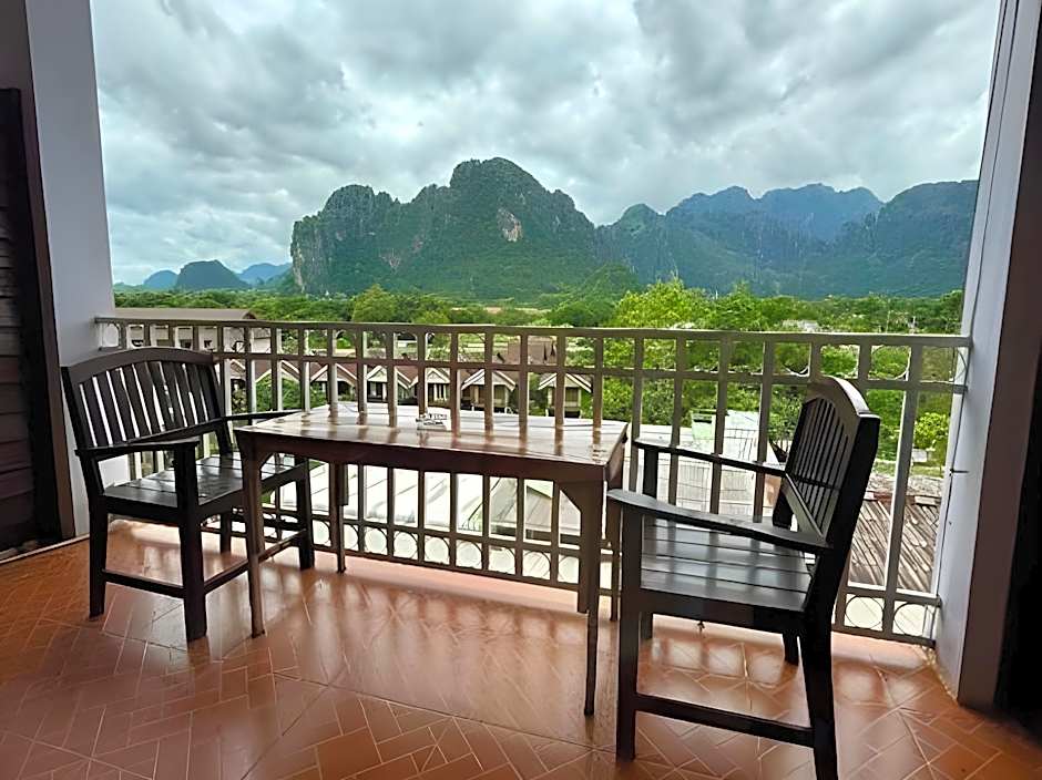 Domon Riverside Hotel