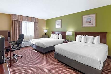 2 Queen Beds, Smoking