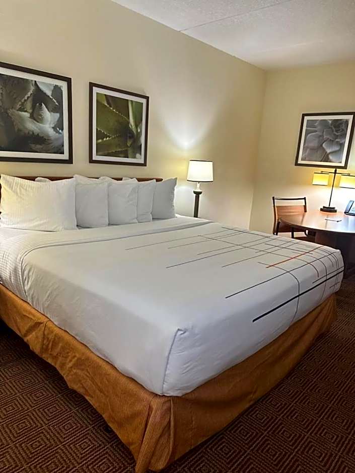 La Quinta Inn & Suites by Wyndham Sunrise Sawgrass Mills