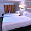 Lark Motel Willits